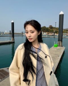 Chou Tzu-yu Instagram - 주크와 함께 할 겨울🧥🩵.* @zooc_official