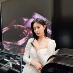 Chou Tzu-yu Instagram - #광고 다미아니를 대표하는 '벨 에포크' 컬렉션에서 영감을 받은 '벨 에코프 릴' 컬렉션을 만나보세요! 팝업 스토어는 11월 19일까지 운영된다고 합니다! @damianiofficial #Damiani #다미아니 #다미아니팝업