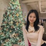 Chou Tzu-yu Instagram - ♥️💚🍷merry and happy~~ ;”}