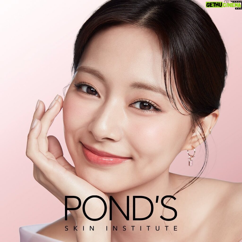 Chou Tzu-yu Instagram - #AD I’m so excited to be the Ambassador of POND’S SKIN INSTITUTE! 💗🌷 It’s an honor to be a part of a pioneering brand that has discovered many breakthroughs in ingredient innovations. I am eager to take you along on my beauty journey with POND'S SKIN INSTITUTE, where miracles happen! ✨ #PondsSkinInstitute #TzuyuForPonds #PondsMiraclesHappen @pondsindonesia