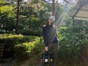 Chou Tzu-yu Instagram - 알리와 커피도 같이 한잔 할 수 있다니..☕️아누팜오빠 감사합니다🤎🤎
너무재밌는시간이였어요!!

그리고 파리게이츠와 함께🏌🏼‍♀️🏒#pearlygates @pearlygates_korea
