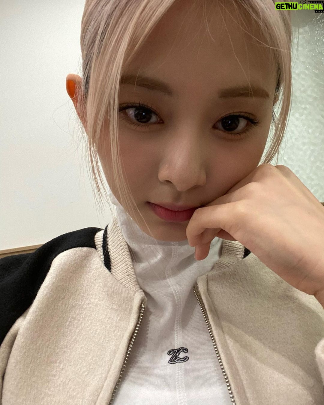 Chou Tzu-yu Instagram - #광고 🖤🤍 zooc_official