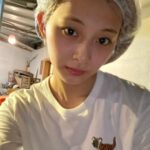 Chou Tzu-yu Instagram – 잘때 예민하고 맨날 날 물려고 하는 구찌..