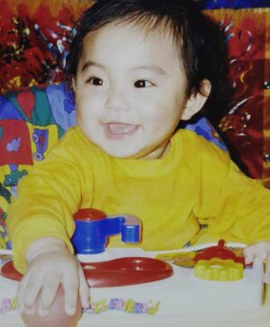 Chou Tzu-yu Instagram - When we were kids..👧🏻👀