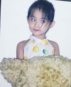 Chou Tzu-yu Instagram - When we were kids..👧🏻👀