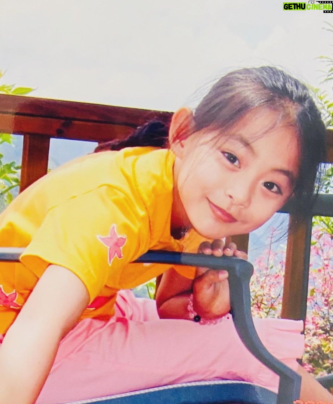 Chou Tzu-yu - 2.5 Million Likes - When we were kids..👧🏻👀
