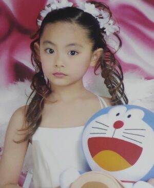 Chou Tzu-yu Instagram - When we were kids..👧🏻👀