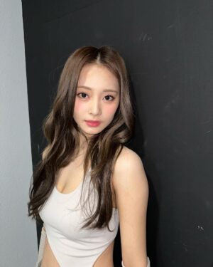 Chou Tzu-yu Instagram - photographer: @nayeonyny 
사진 예쁘게 찍어주셔서 감사합니다.
다음에도 잘 부탁드립니다~~
 {\__/}
( ˘ ³˘ ) 
🤎< \