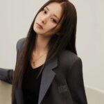 Chou Tzu-yu Instagram - 🖤🤍💜 @zooc_official
