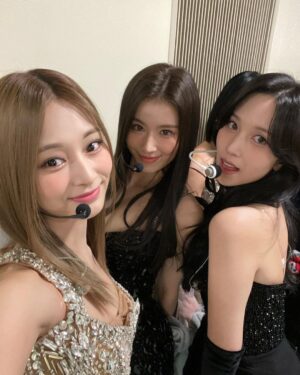 Chou Tzu-yu Instagram - 사랑해✨🌞💛