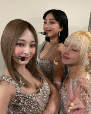 Chou Tzu-yu Instagram - 사랑해✨🌞💛