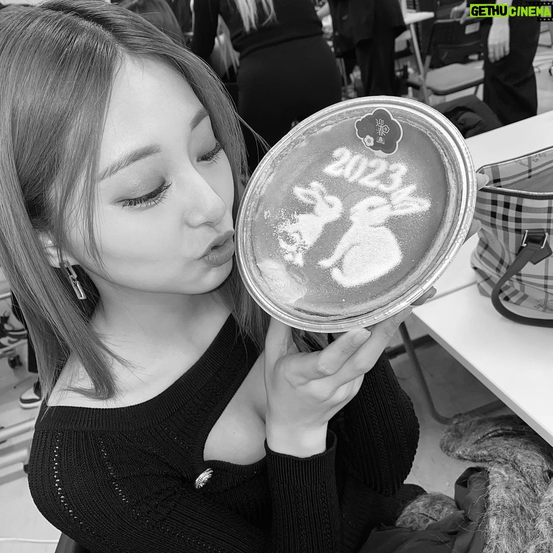 Chou Tzu-yu Instagram - 2022년 모두 고생 많으셨어요! 2023년 반가워👋올해도 잘 지내봐요🤝 2022年辛苦大家了! 2023年 你好呀~今年也請多多指教囉🐰 Farewell 2022! Hello 2023!! Let's have great time together this year🐇