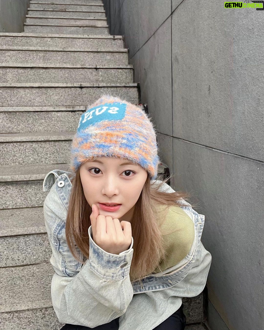Chou Tzu-yu Instagram - 매년12월 달력을 넘길때마다 시작되는 그 알 수 없는 허전함은..🧑🏼🎄🗓️🔔