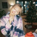 Chou Tzu-yu Instagram - 매년12월 달력을 넘길때마다 시작되는 그 알 수 없는 허전함은..🧑🏼‍🎄🗓️🔔