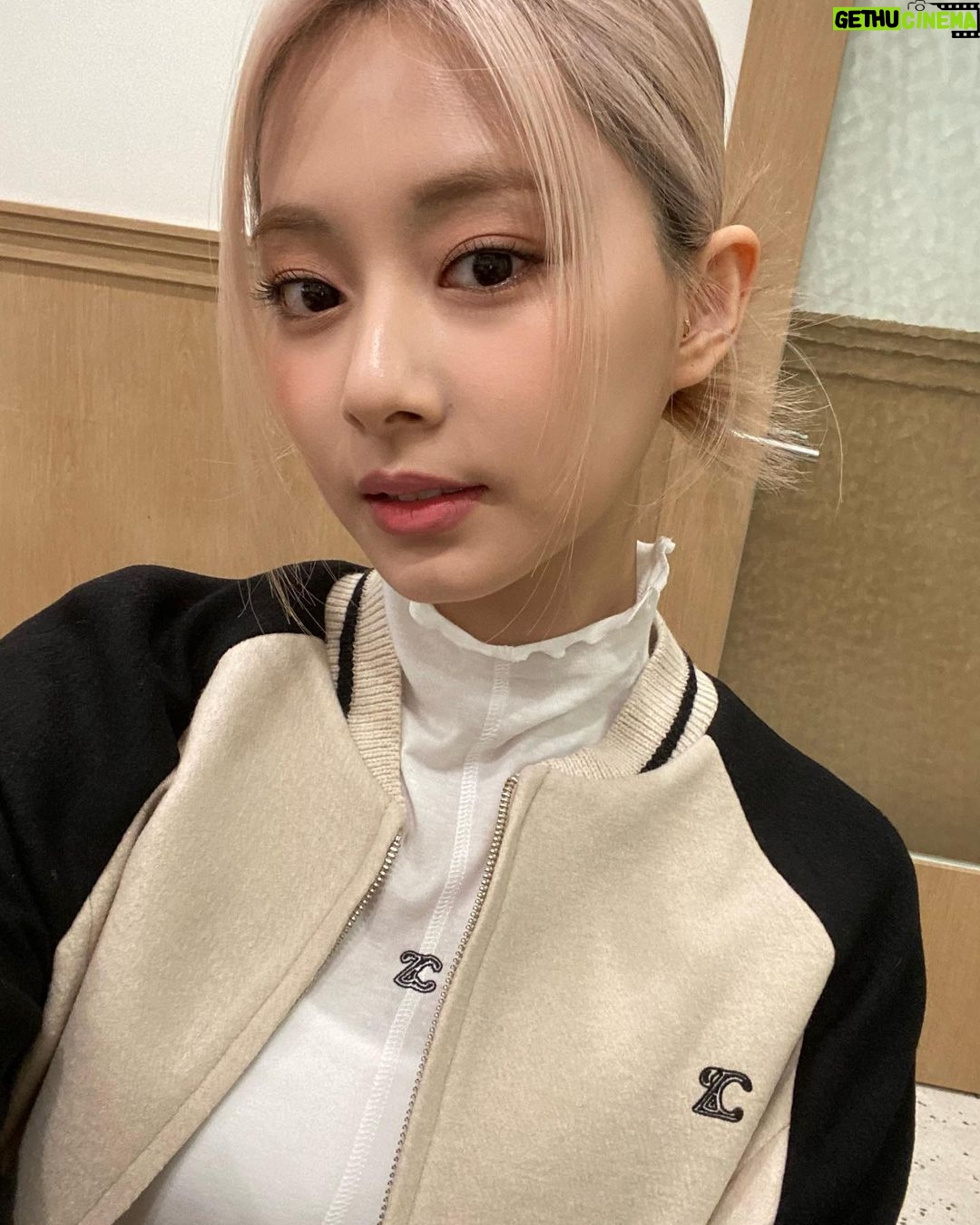 Chou Tzu-yu Instagram - #광고 🖤🤍 zooc_official