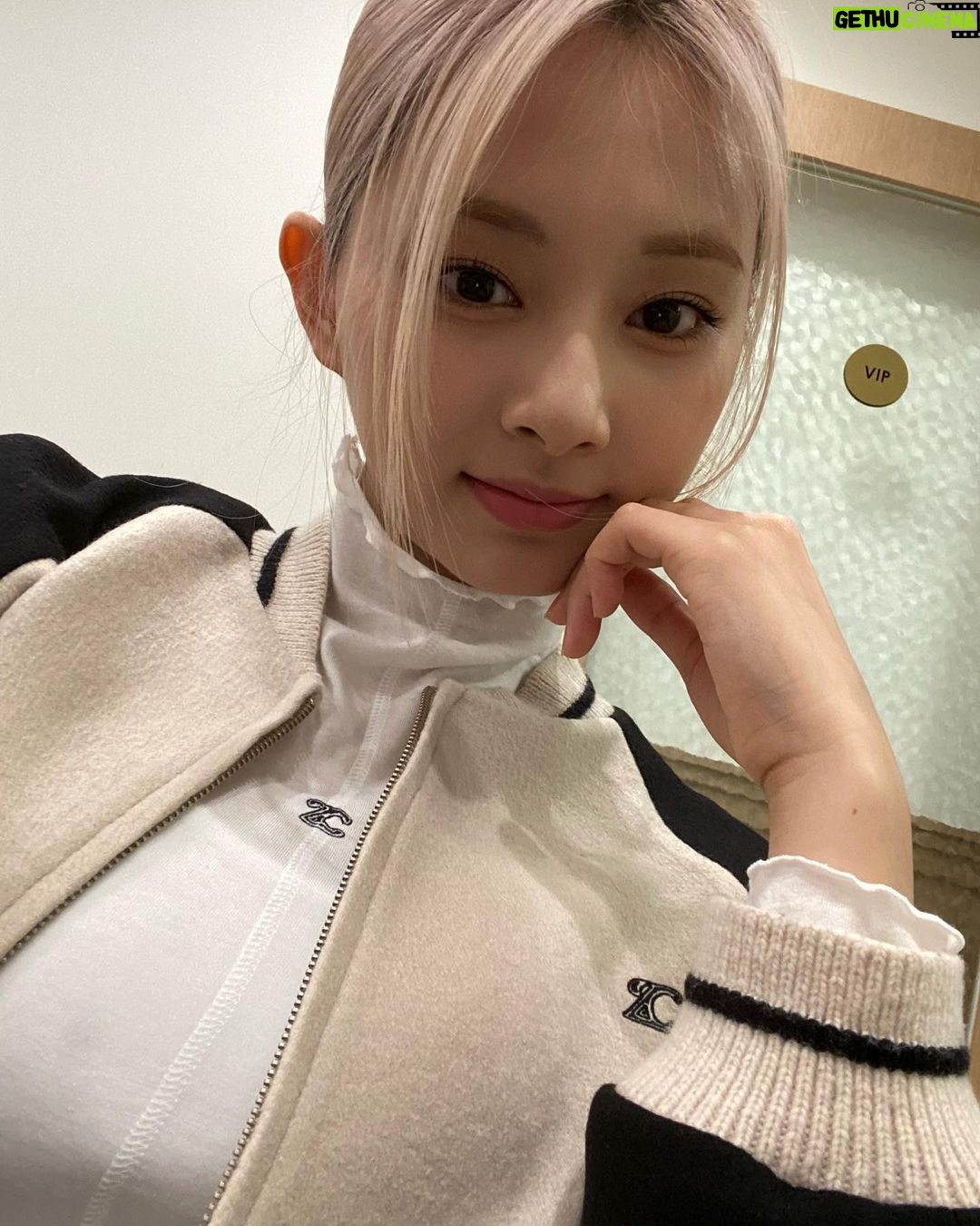 Chou Tzu-yu Instagram - #광고 🖤🤍 zooc_official