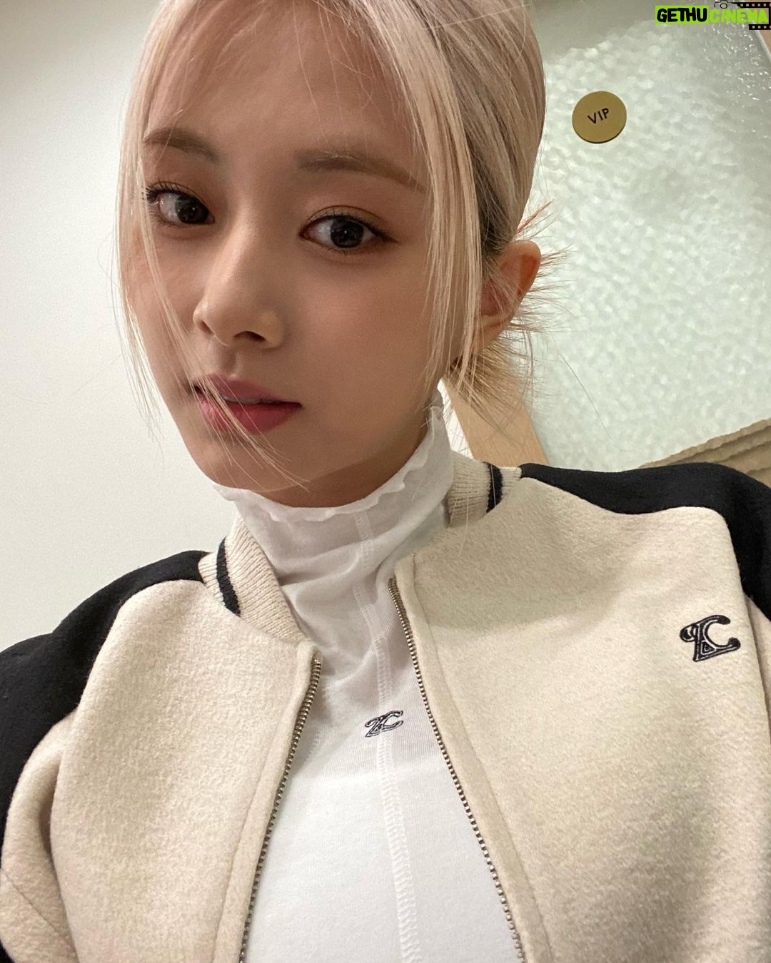 Chou Tzu-yu Instagram - #광고 🖤🤍 zooc_official