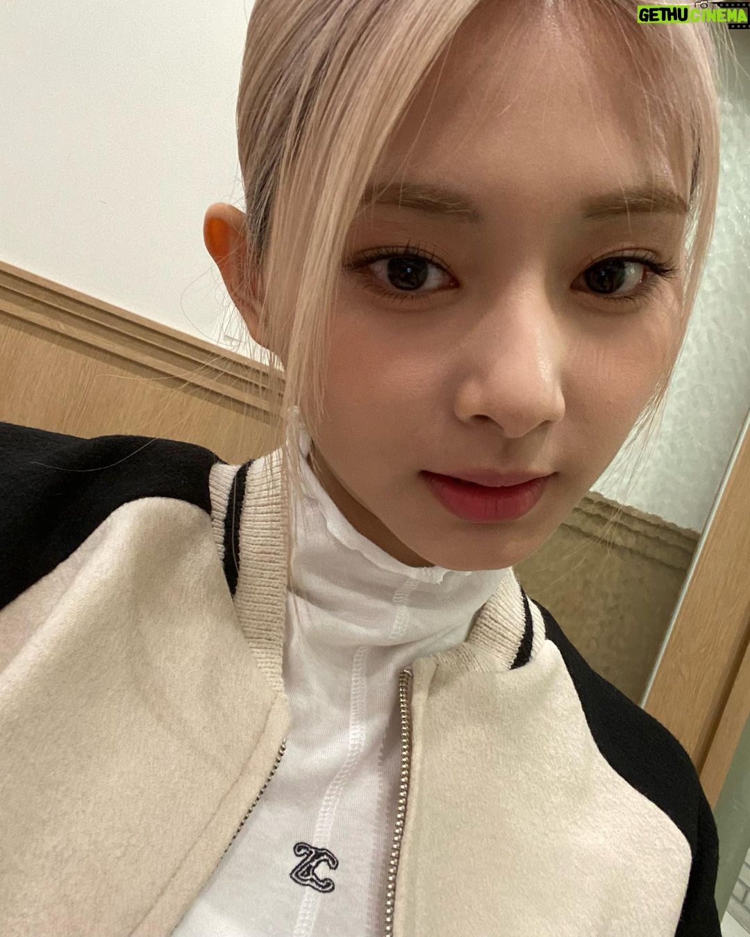 Chou Tzu-yu Instagram - #광고 🖤🤍 zooc_official
