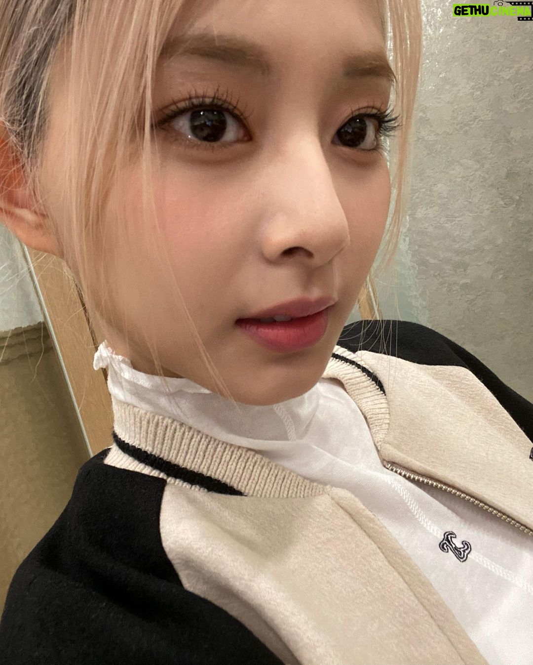 Chou Tzu-yu Instagram - #광고 🖤🤍 zooc_official
