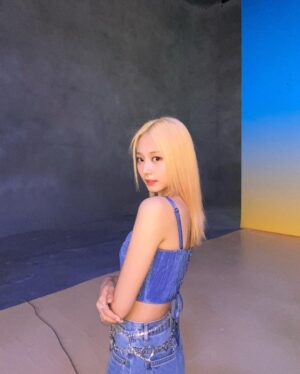 Chou Tzu-yu Instagram - 이번에 탈색해서 머리가 너무 상했어..이제 열심히 트리트먼트 하기로 했어요.이번 활동이 잘 마무리 끝난 것 같습니다!이번 활동도 열심히 응원해줘서 감사하고 금방 또 원스 찾아갈 수 있을테니 다음 만날때까지 기다리고 있어줘요♡그리고 태풍 온다고 하니 모두 조심히 다니세요😵‍💫
這次染髮色頭髮傷了好多..該給頭髮好好休息護髮一下了!還有，謝謝你們這次也很努力支持我們，托你們福這次回歸打歌也很圓滿的結束了，期待下一次見面♡還有，颱風要來了出門時大家都小心點🌪
