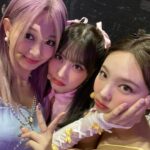 Chou Tzu-yu Instagram – 💙💗💛