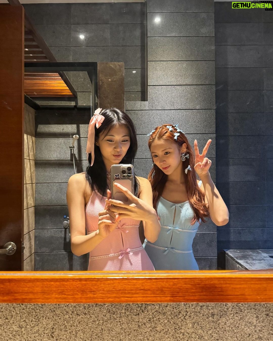 Chou Tzu-yu - 2.4 Million Likes - 2️⃣
.
.
.
👽