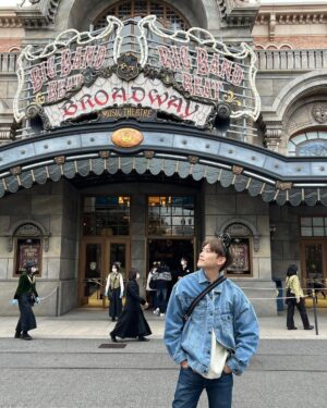 Chris Chiu Instagram - Tokyo日常🇯🇵

1.米老鼠車廂來一張
2.☺️
3.好了沒☺️
4.衣服沒拉好
5.起床臉好腫
6.這拉麵超舒服
7.好會穿衣服？雙押
8.耍帥來一張

報告完畢✌️

#觀光客日常