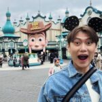 Chris Chiu Instagram – 上次來迪士尼是10年前OMG
不管幾歲來這就會變小孩😁🧡

#迪士尼