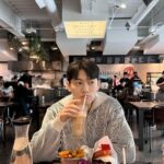 Chris Chiu Instagram – 2023年的最後兩天

睡到飽 起床吃了個早餐 到處走走

突然覺得今年過的好快 
這一年 自我調整很多 有過徬惶 無助
但在最需要幫助的時候就是會出現幫助我的人
真心充滿感謝！

願今年發生的一切不開心事都可以遠走
開心的事可以延續下去

2024年對我來說 是很重要很關鍵的一年
我會好好把握 讓大家看到更不一樣的自己

明年見🩶🫶🏼