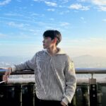 Chris Chiu Instagram - 2023年的最後兩天 睡到飽 起床吃了個早餐 到處走走 突然覺得今年過的好快 這一年 自我調整很多 有過徬惶 無助 但在最需要幫助的時候就是會出現幫助我的人 真心充滿感謝！ 願今年發生的一切不開心事都可以遠走 開心的事可以延續下去 2024年對我來說 是很重要很關鍵的一年 我會好好把握 讓大家看到更不一樣的自己 明年見🩶🫶🏼