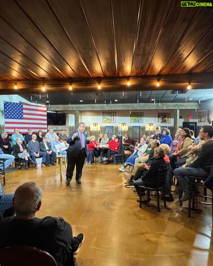 Chris Christie Instagram - Thanks to everyone who came out to our town hall in Manchester, New Hampshire tonight. This is my favorite part of campaigning, directly hearing from all of you.