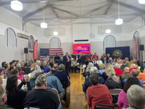 Chris Christie Instagram - We had a packed house in New Hampshire this evening, and I didn’t hold back. 

If you missed it, you can join the team and watch here: https://secure.winred.com/chris-christie-for-president/donate-town-hall