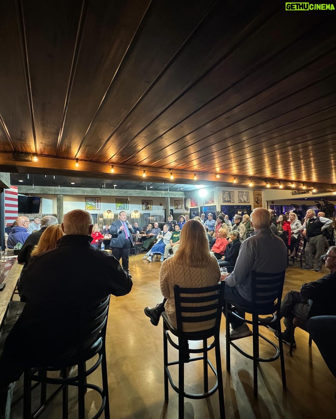 Chris Christie Instagram - Thanks to everyone who came out to our town hall in Manchester, New Hampshire tonight. This is my favorite part of campaigning, directly hearing from all of you.