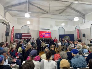 Chris Christie Instagram - We had a packed house in New Hampshire this evening, and I didn’t hold back. 

If you missed it, you can join the team and watch here: https://secure.winred.com/chris-christie-for-president/donate-town-hall