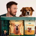 Chris Evans Instagram – The limited-edition Jinx Dream Box(starring Dodger!) is available in @walmart stores across the nation today!  Post a pic of your box with your dog! 

#jinxpartner