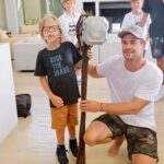 Chris Hemsworth Instagram - Meet my good mate Amon! One of Marvel’s best and most knowledgeable fans on the globe! The love and kindness that radiates from this young man is beyond inspirational and it’s been an absolute gift getting to know him and his family! Massive thanks to @starlightau for introducing us. Can’t wait for our next hang Amon! ❤️🙏🤙