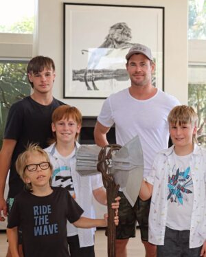 Chris Hemsworth Instagram - Meet my good mate Amon! One of Marvel’s best and most knowledgeable fans on the globe! The love and kindness that radiates from this young man is beyond inspirational and it’s been an absolute gift getting to know him and his family! Massive thanks to @starlightau for introducing us. Can’t wait for our next hang Amon! ❤️🙏🤙