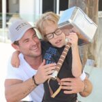 Chris Hemsworth Instagram - Meet my good mate Amon! One of Marvel’s best and most knowledgeable fans on the globe! The love and kindness that radiates from this young man is beyond inspirational and it’s been an absolute gift getting to know him and his family! Massive thanks to @starlightau for introducing us. Can’t wait for our next hang Amon! ❤️🙏🤙