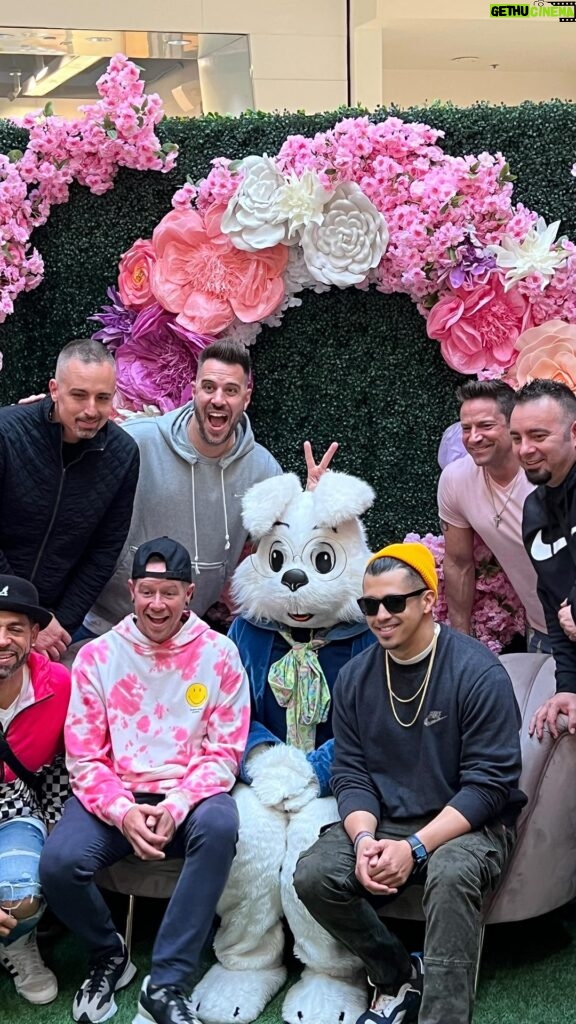 Chris Kirkpatrick Instagram - What a blast! Big shoutout to @westfieldmontgomery for having me! The guys and I had so much fun celebrating the Cherry Blossom Festival in our pink! 🤡 We had a great time with team at Nordstrom, Frank Pepe’s and Lucky Strike!Thanks everyone that came out to hang! Let’s do it again soon!