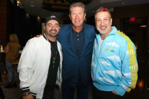 Chris Kirkpatrick Instagram - Just hanging with a fellow western PA guy and that other guy! 🤡 📸: Ralph Notaro