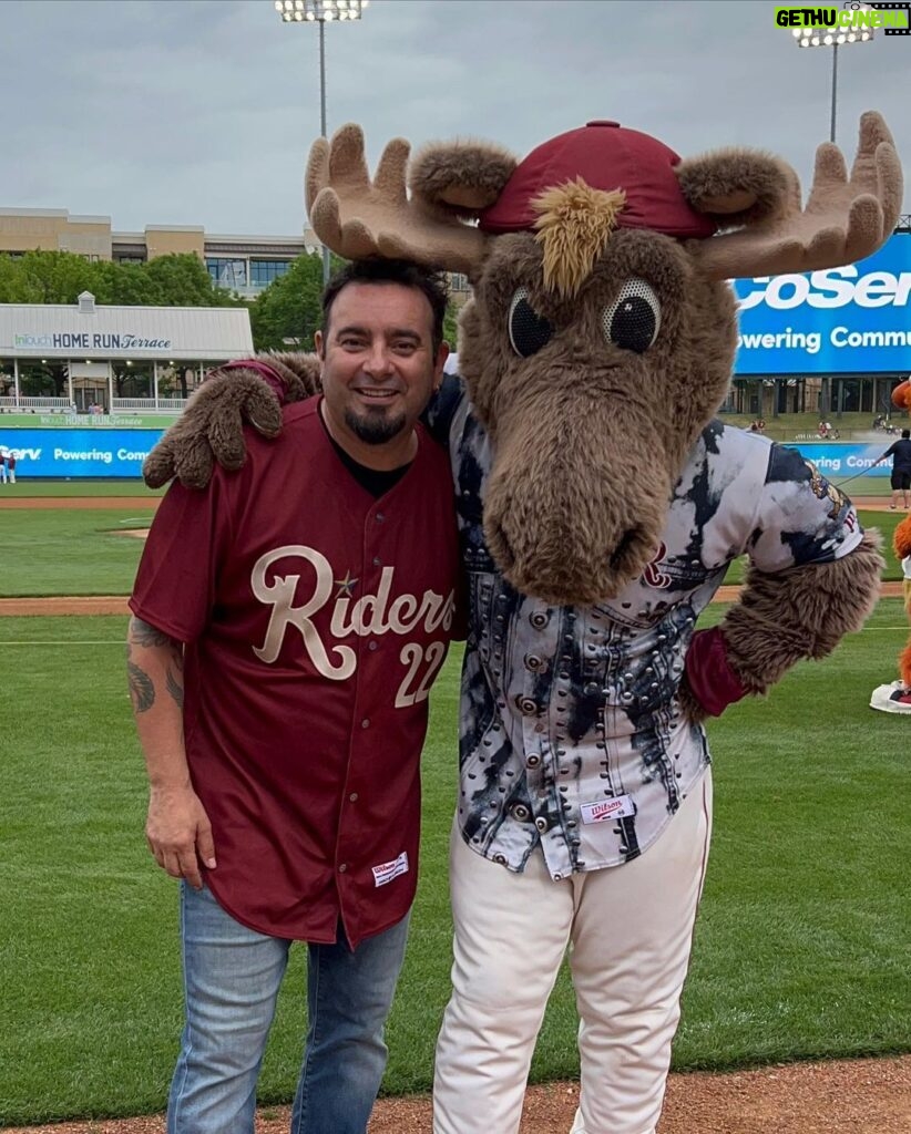 Chris Kirkpatrick Instagram - Thanks @friscoroughriders and everyone that came out yesterday. I had a great time meeting all of you! Thanks for having me! 🤡 #itsgonnabemay Frisco RoughRiders