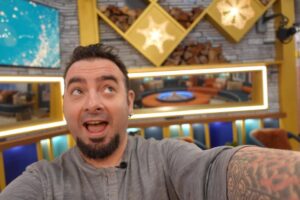 Chris Kirkpatrick Instagram - New episode of #BBCeleb on @cbstv and @paramountplus TONIGHT! Who’s watching? 🤡 #teamkirkpatrick