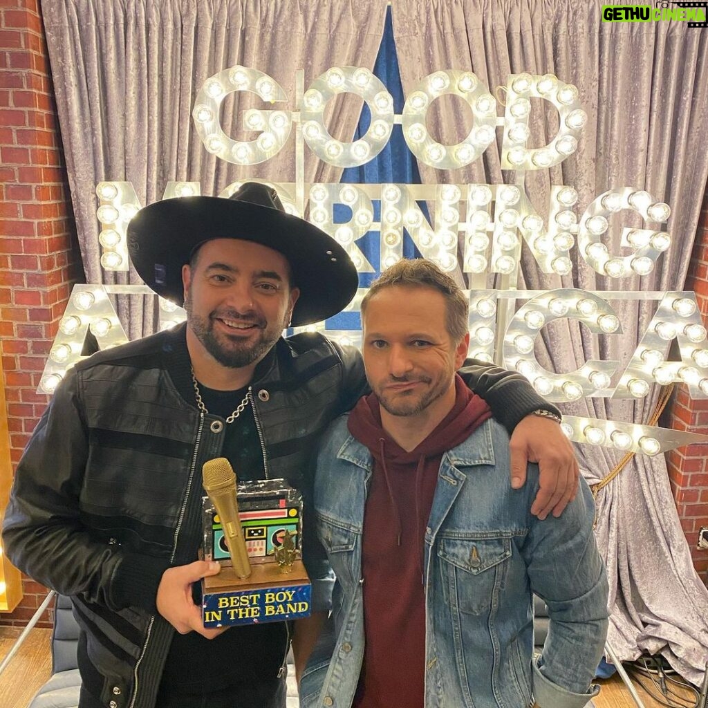 Chris Kirkpatrick Instagram - Nashville to Baltimore to New York City to Nashville in less than 48 Hours! Thanks @goodmorningamerica and thanks @thedrewlachey for not knowing the lyrics to his own song! CK for the win! 🤡 #VeryBoyBandHoliday tonight!!