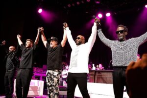 Chris Kirkpatrick Instagram - What a night Arizona! Thanks everyone for coming out. Enjoyed sharing the stage with all of you! @shawnstockmanofficial @nickcarter @wanyamorris @realjoeyfatone #theafterparty 📸: @theshowtographer