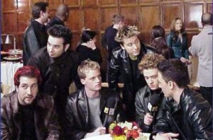 Chris Kirkpatrick Instagram - Happy #ThrowbackThursday, everyone! We discussed this photo and this day during our debut episode of @namedropshow. (Link in bio to watch and/or listen!) Can you drop the name of the secret photobomber in this pic?! 

#NameDrop #Podcast #BrianMcFayden #ChrisKirkpatrick #NSYNC #MTV #TRL #ClassOf1999 #ClassOf99 #BetterPlace #NSYNCers #fyp #NameDropShow
