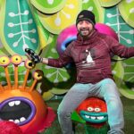 Chris Kirkpatrick Instagram - You know Trickee had to go visit @campstores while in NYC! @trolls Thanks for taking us to a Better Place! 🤡
