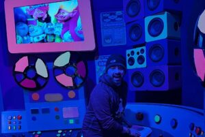 Chris Kirkpatrick Instagram - You know Trickee had to go visit @campstores while in NYC! @trolls Thanks for taking us to a Better Place! 🤡