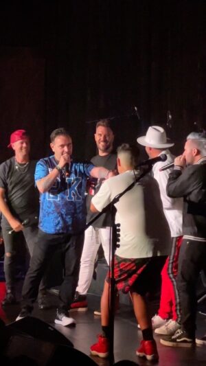 Chris Kirkpatrick Instagram - It’s always a great time sharing the stage with my boys from @otownofficial but last night in Vegas we added an extra POP with @blakelewis 🤡 Thanks to Vegas for all the love!