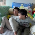 Chris Lai Instagram - 兩兄弟之日常 #小春雞 #小冬牛
