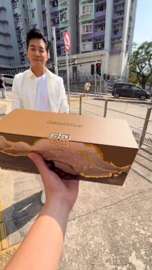 Chris Lai Instagram - 開始慈善週
預祝各位《中秋節快樂》
最重要身體健康
@lokyilai_gaiagroup 
@gaiagroup.hk 

#香港盲人輔導會
#kieferko
#karenko
#gaiagroup
#gaiagrouphk
#gaiaforall
#gaiaforallhk